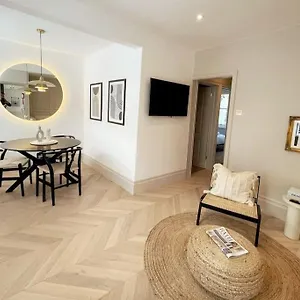 Courtyard Garden, Beautifully Finished Flat - Ba1 Bath